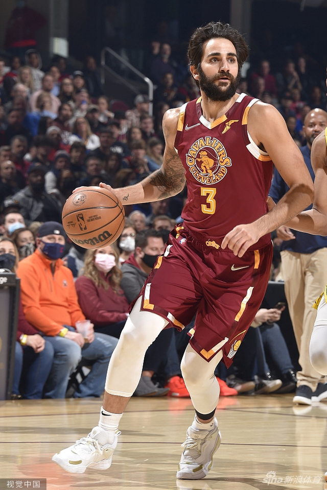 毛球运动中 毛球运动中